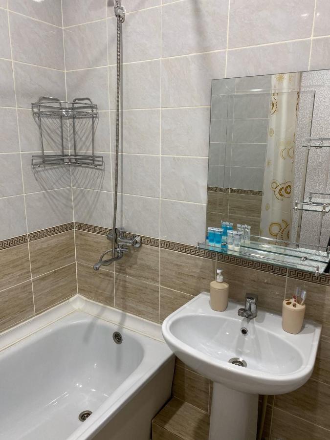 Суперкомфортная 1-Ком Квартира В Самом Центре Г.Алматы Almaty Exterior photo